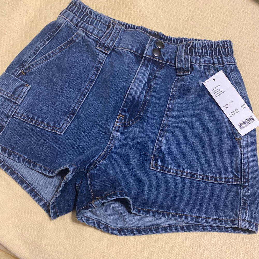 NWT BDG denim skate shorts. Size 26.